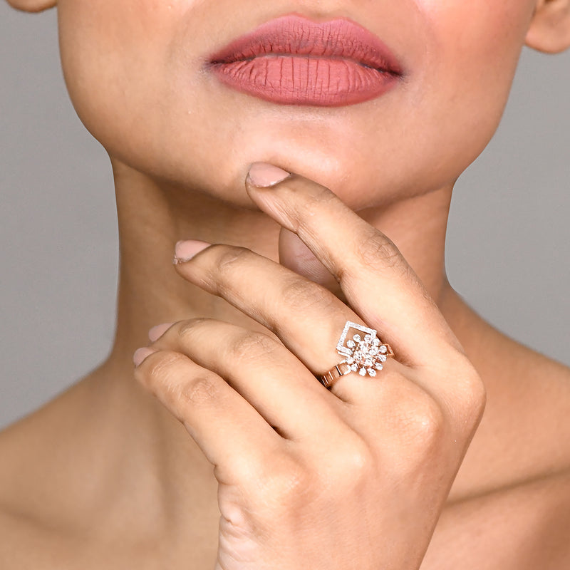 Trangular shape rose gold ring