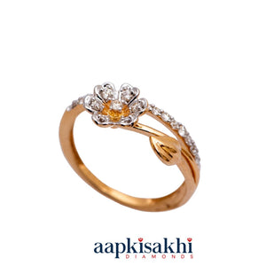 Floral and Leaf Pattern Diamond Ring